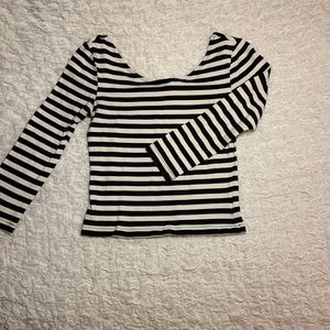 Quarter sleeve stripped crop top